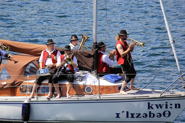 说实话，湖人这套阵容前段时间的防守是季后赛级别的….