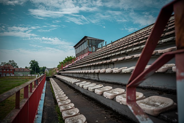 东契奇战旧主砍三双 湖人主场力克独行侠.